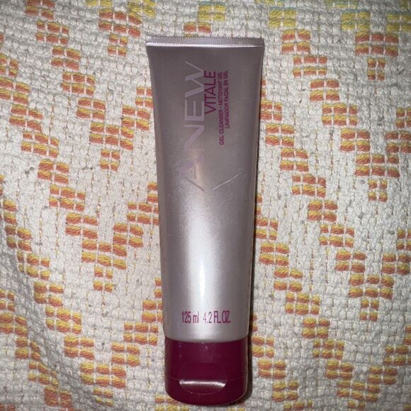 Avon Anew Vitale gel cleanser for face - 4.2 oz - Full size‎ - Picture 1 of 4